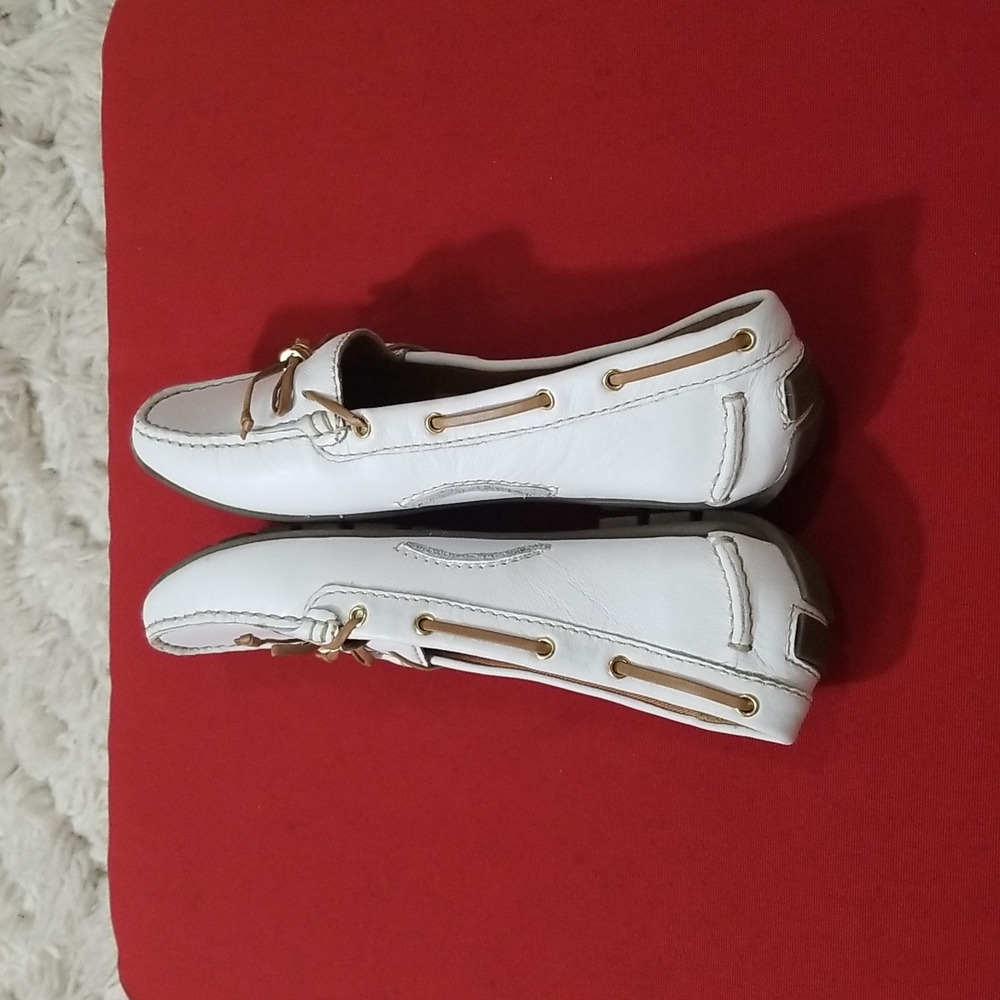 Clarks White Leather Moccasins with Tan Bow Accents - Picture 5 of 9